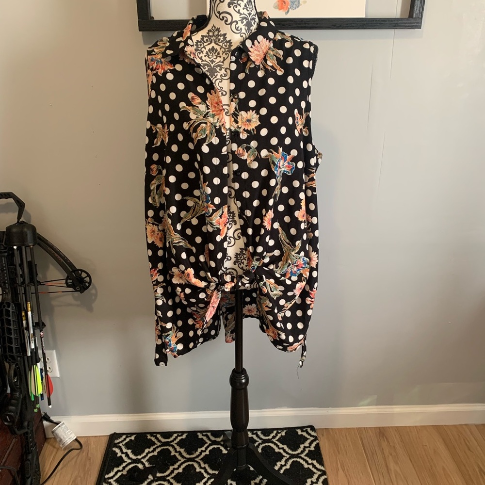 Very cute button down shirt!